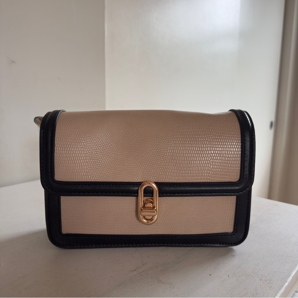 *BRAND NWT* *NEVER WORN* Jules Kae Mia Vegan Leather Crossbody Bag